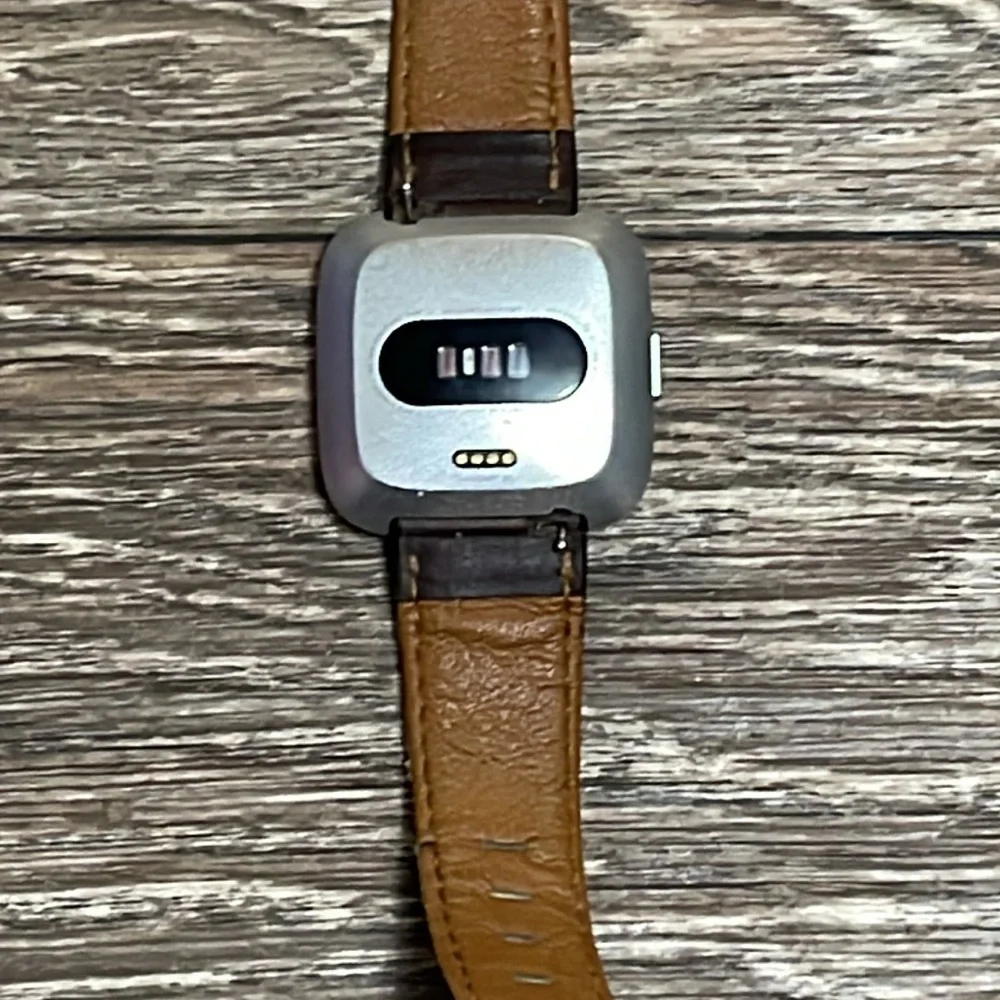 Fitbit Versa Lite with Genuine Leather Band